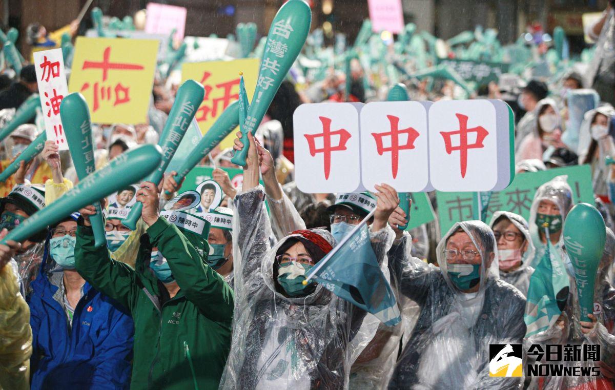 ▲有柯粉怒搶民進黨黨部前北平東路開票之夜路權，遭到北市駁回。（圖／記者葉政勳攝，2022.11.25）