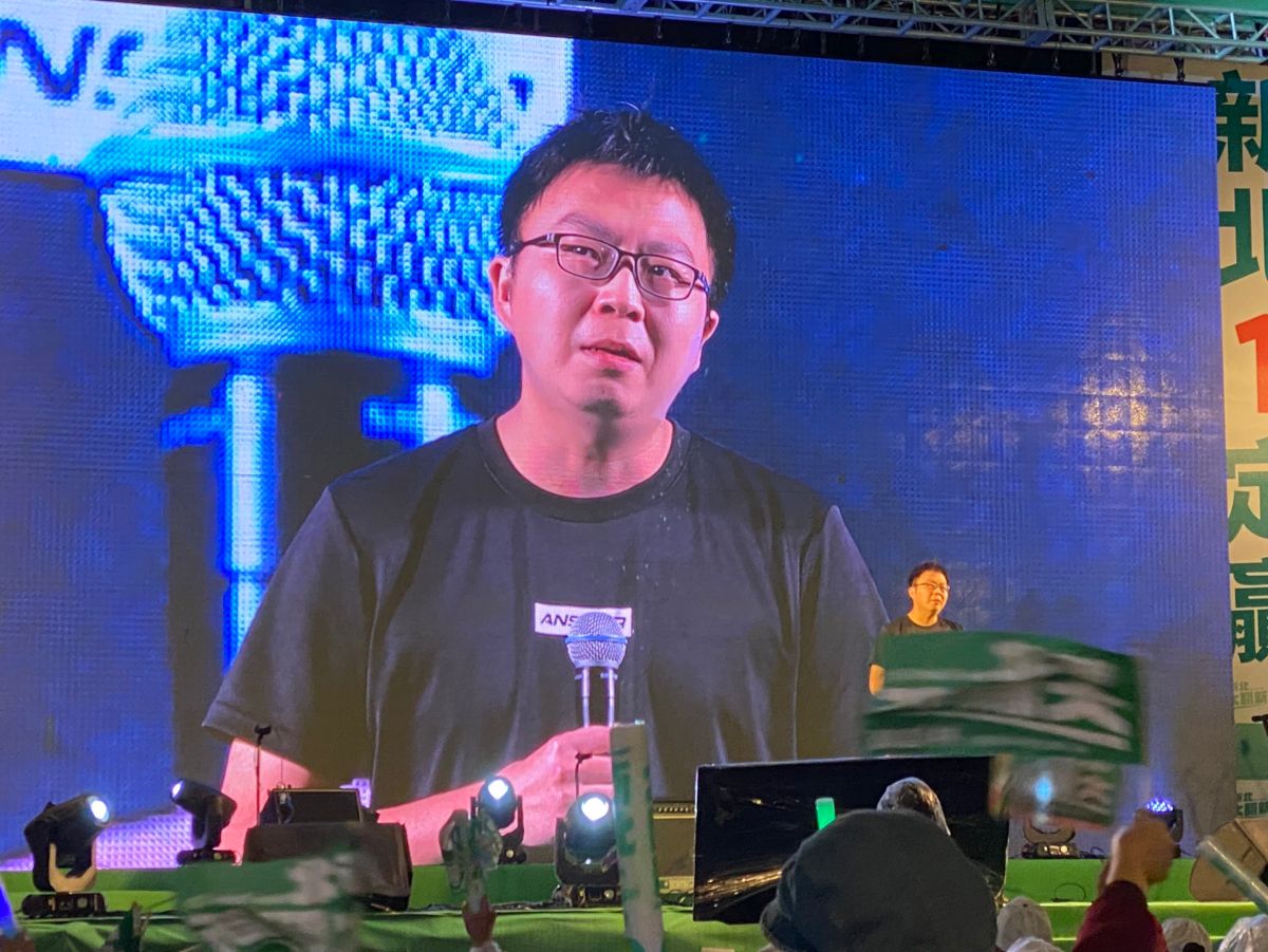 ▲恩恩爸現身林佳龍選前之夜，泣訴侯友宜不敢給的真相，給林佳龍來完成。（圖／記者陳威叡攝，2022.11.25）