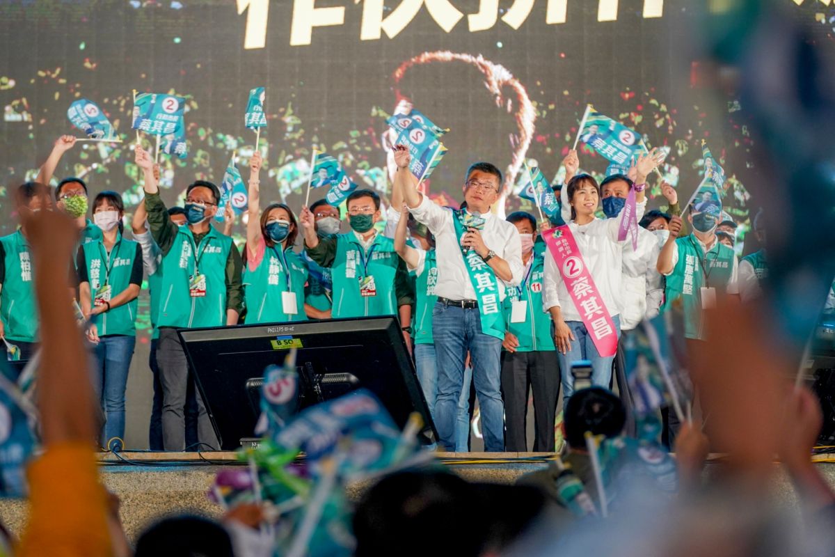 ▲民進黨台中市長候選人蔡其昌今（25）日舉行「選前之夜Ｘ全城行動」造勢晚會，吸引1.5萬選民到場支持。（圖／蔡其昌競選總部提供）