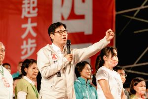 選前之夜破5萬人　陳其邁高喊一起投票支持他再拚4年
