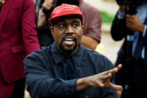 ▲爭議不斷的美國饒舌歌手「肯爺」肯伊威斯特（Kanye West）宣布，他有意角逐2024年總統大位，而且他已邀請前總統川普擔任競選副手。（圖／美聯社／達志影像）