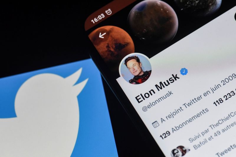 ▲特斯拉執行長馬斯克（Elon Musk）收購推特後，展開一連串改革，包含將「藍勾勾」（Twitter Blue）認證改為訂閱制服務。示意圖。（圖／美聯社／達志影像）