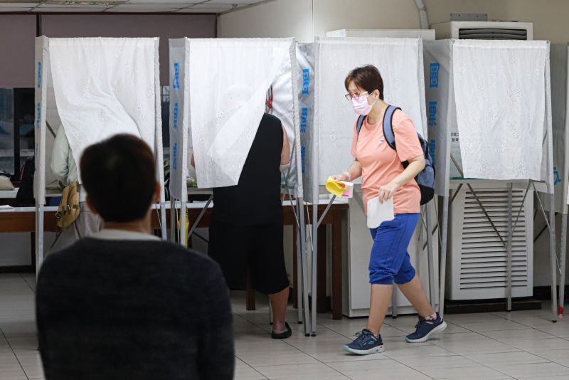 ▲中選會說明,即日起至12月28日民眾可至內政部戶政司全球資訊網查詢有無投票權。(圖/NOWnews資料照片)