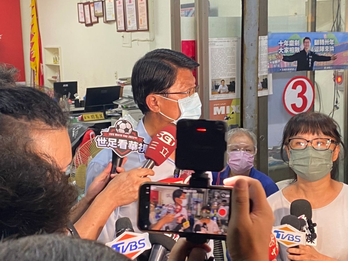 ▲國民黨候選人謝龍介宣布敗選，出面祝福黃偉哲連任成功。（圖/記者楊穎軒攝）