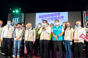 ▲台南市長黃偉哲在仁德區競選總部自行宣布勝選。（圖／記者楊智傑攝，2022.11.26）