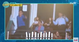 ▲圭賢爸（左）跟銀赫爸曾來台觀賞「SS6」演出，長輩嗨到共舞，畫面掀起討論。（圖／tvN YouTube）