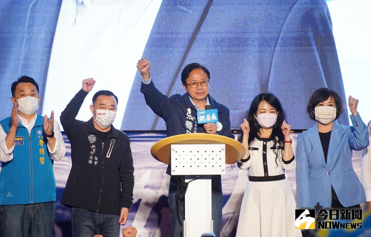 ▲張善政表示，勝選是承擔責任的開始，喜悅只留在今晚，明天早上開始會捲起袖子準備上工，絕對不辜負桃園鄉親的期待。（圖／記者李春台攝，2022.11.26）