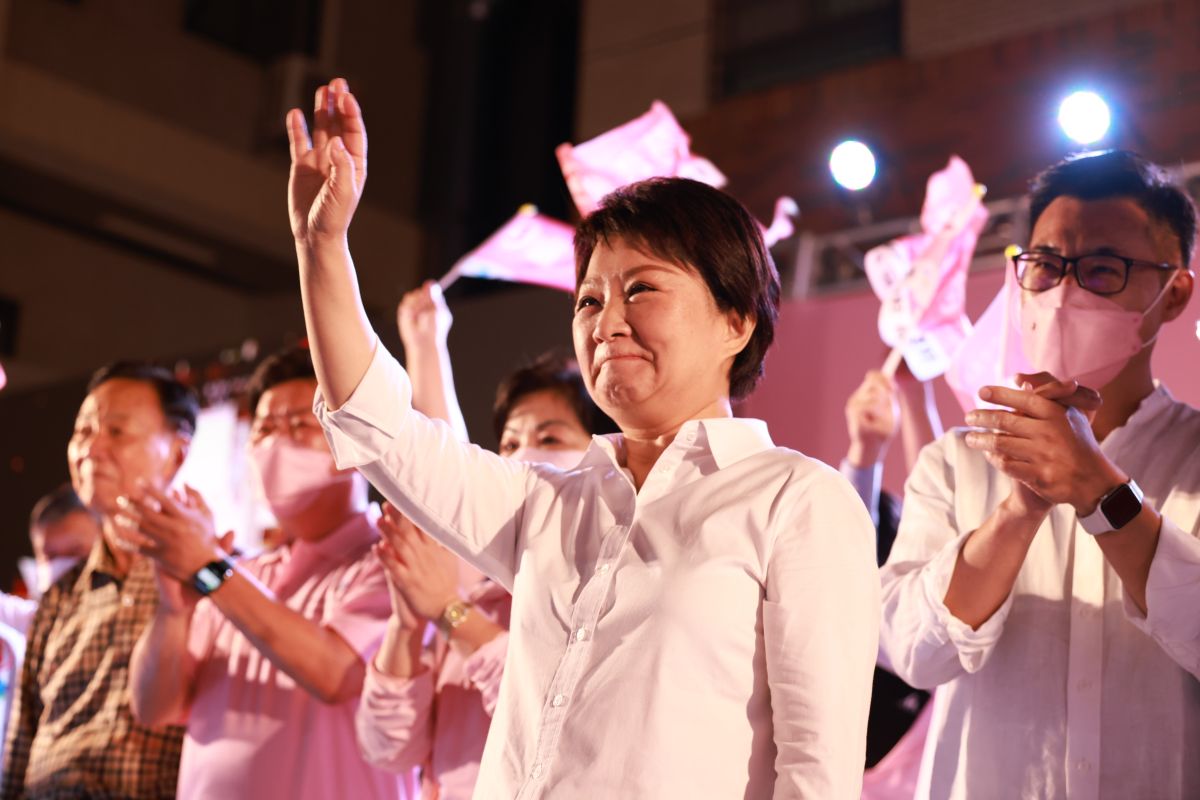 ▲盧秀燕上台謝票時激動落淚。（圖／盧秀燕競總提供，2022.11.26）