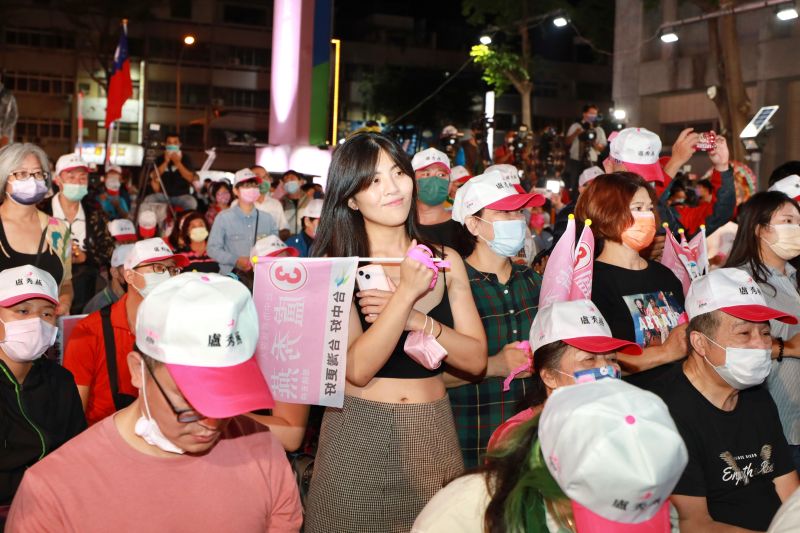 ▲支持者齊聚盧秀燕競選總部，為她加油。（圖／盧秀燕競總提供，2022.11.26）