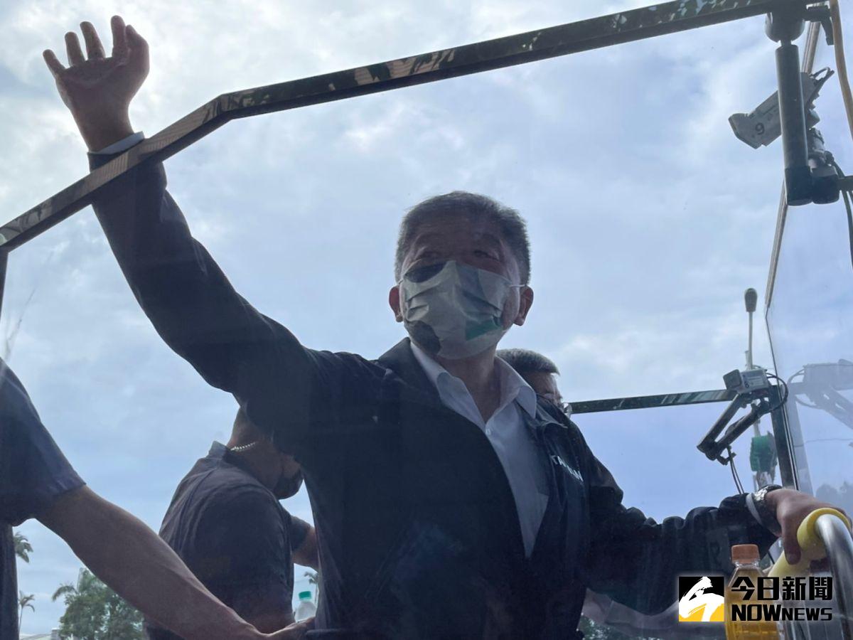 ▲陳時中今日展開謝票行程，自北投出發，將繞行台北市12個行政區，親自向市民表示感謝。（圖／記者黃宣尹攝，2022.11.27）