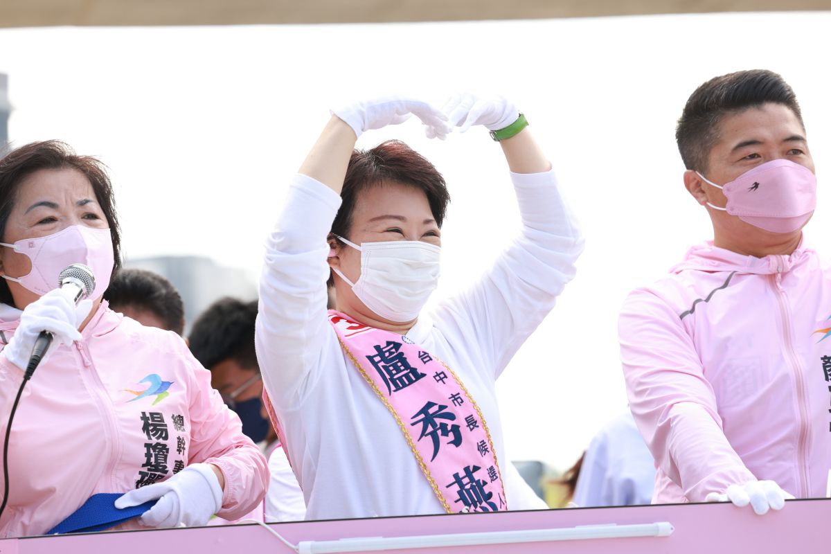 ▲盧秀燕今上午車隊謝票前表示，自己是笨鳥慢飛型，沒想過總統大選這事。（圖／盧秀燕競總提供，2022.11.27）