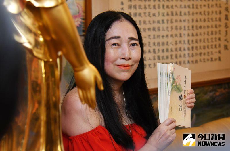 ▲67歲女星許純美（如圖）2017年退出演藝圈，近日她於街頭被目擊，手拿近20萬香奈兒包、穿戴百元拖鞋，身形不如以往纖瘦，整個人胖了一圈，其弟弟心疼透露近況：「一切平安！」（圖／記者林調遜攝影）