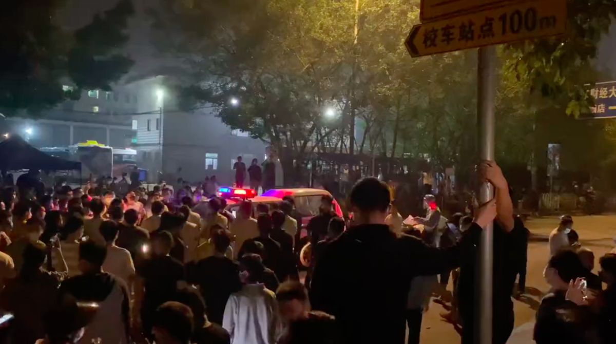 ▲中國民眾「反封控」抗爭行動在各地如火如荼展開，直到28日凌晨還在持續。（圖／翻攝網路）