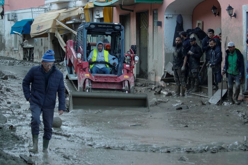 ▲義大利南部伊斯契亞島（Ischia）已過週末發生土石流，造成至少1人死亡、十多人失蹤後，義大利政府宣布緊急狀態。（圖／美聯社／達志影像）