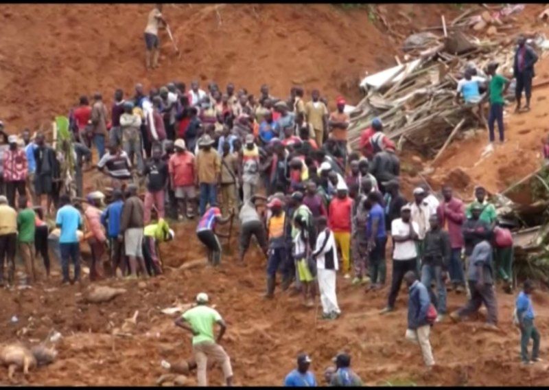 ▲非洲國家喀麥隆首都雅恩德（Yaounde）27日發生土石流災情，造成至少14位參加喪禮的民眾死亡。（圖／翻攝自網路）