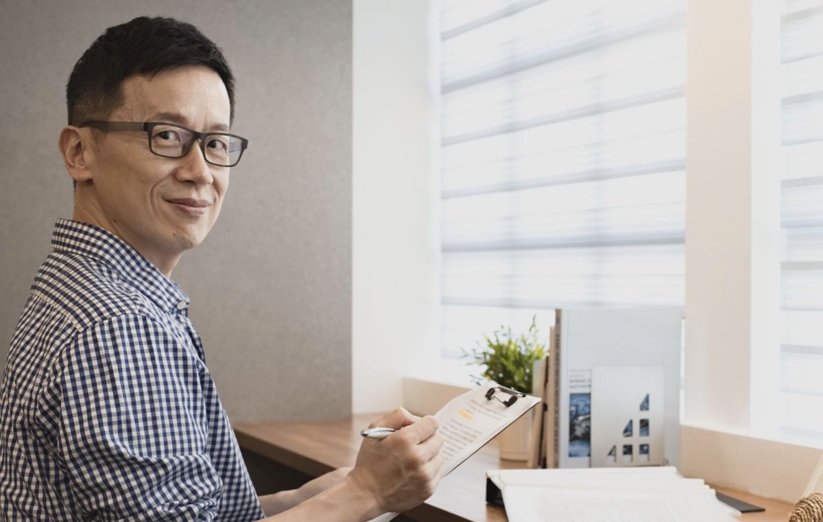 ▲《哇賽心理學》主持人、同時也是專攻睡眠研究的心理學博士蔡宇哲表示，睡得好不好主要看睡眠時間、品質和規律性，可以運用穿戴裝置紀錄分析。(圖／官方提供)