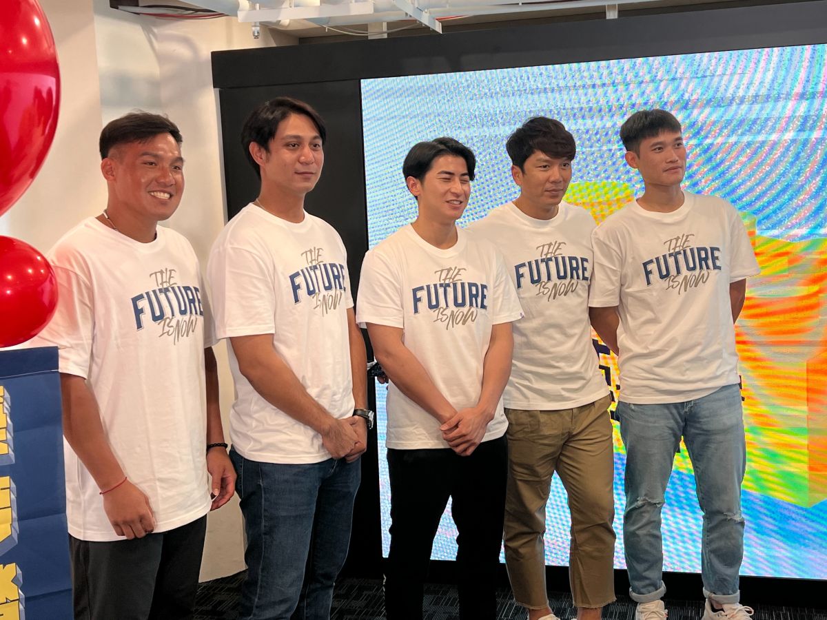 ▲陳傑憲(中)今天出席職棒球員工會回饋列車十週年活動(圖/記者簡名杉攝)