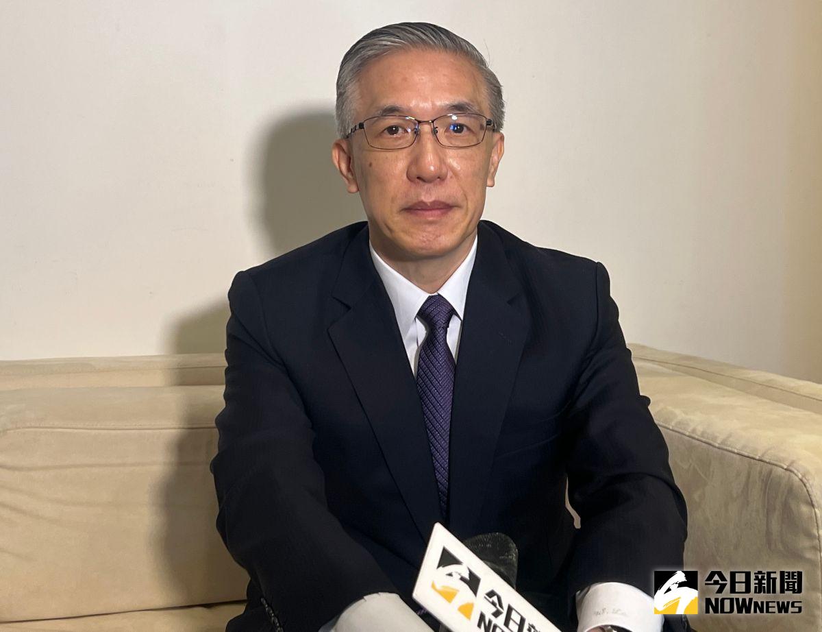 ▲富邦金控首席經濟學家羅瑋受訪時指出，金融市場劇烈震盪效應將持續到明年，必須戒慎小心，預估台灣央行12月還會再升息半碼，全球經濟目前朝3情境發展，明年3月更是關鍵轉折時間點。（圖／記者顏真真攝）