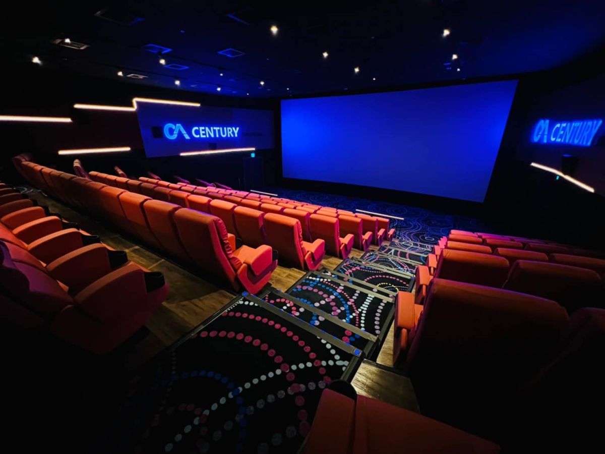 ▲喜樂時代影城高雄總圖店12/3本週六正式開幕，當天只要購買2張電影票加50元，就可以「自備容器爆米花裝到滿」，消息透過知名臉書粉專「高雄點」分享後，網友嗨翻點名各種創意容器，還貼出浴缸、水塔、充氣泳池等照片喊聲，讓高雄總圖影城小編忍不住回應「這裝的容器要搬到販賣部現場的」，還替大家思考水塔是要怎麼搬，笑翻網友。（圖／翻攝自喜樂時代影城高雄總圖店FB）