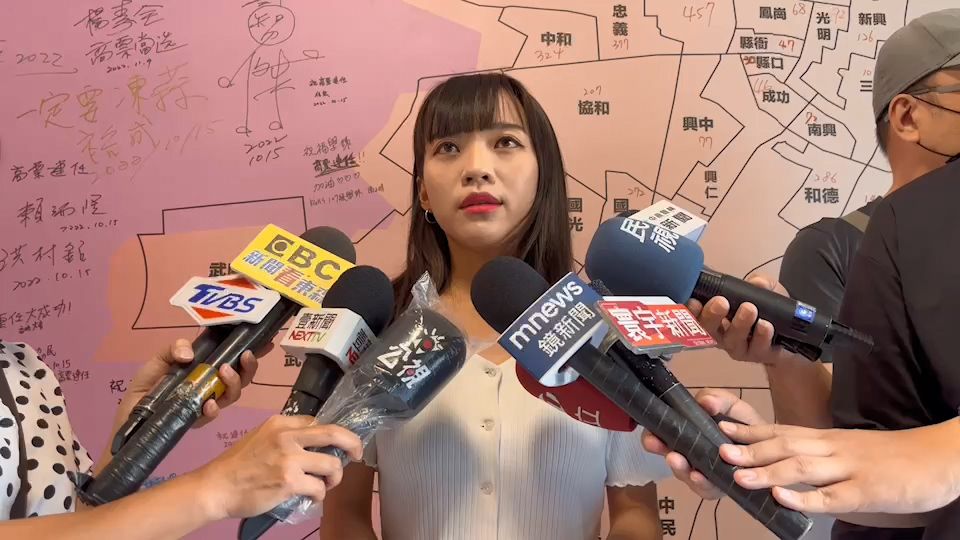 ▲高雄市議員議員黃捷加入高雄市議會民進黨團運作，今（29）日被問到下一步是否會加入民進黨，黃捷說不排斥，但是現在都還沒有討論到。（圖／翻攝畫面）