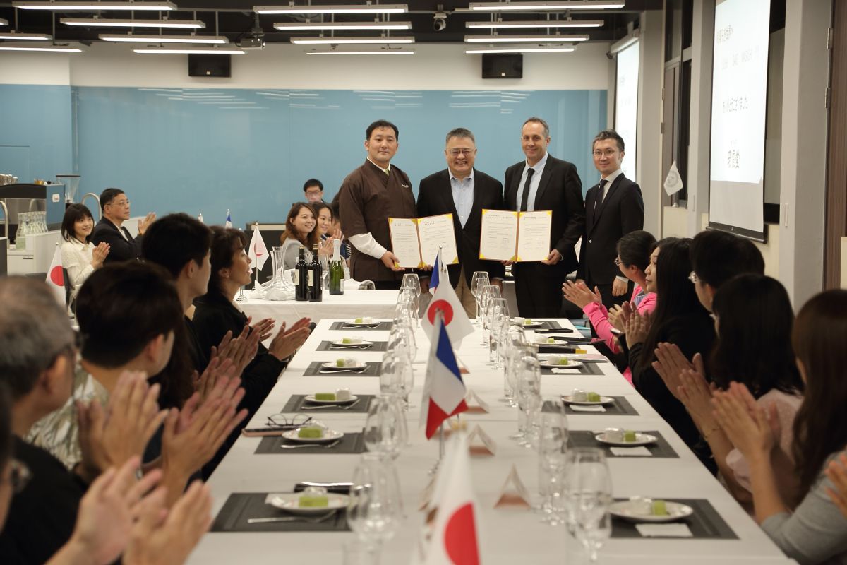 ▲嶺東科大日前與法國葡萄酒文化教育協會和日本彩雲堂完成學術合作協議簽署。（圖／法國葡萄酒文化教育協會提供）