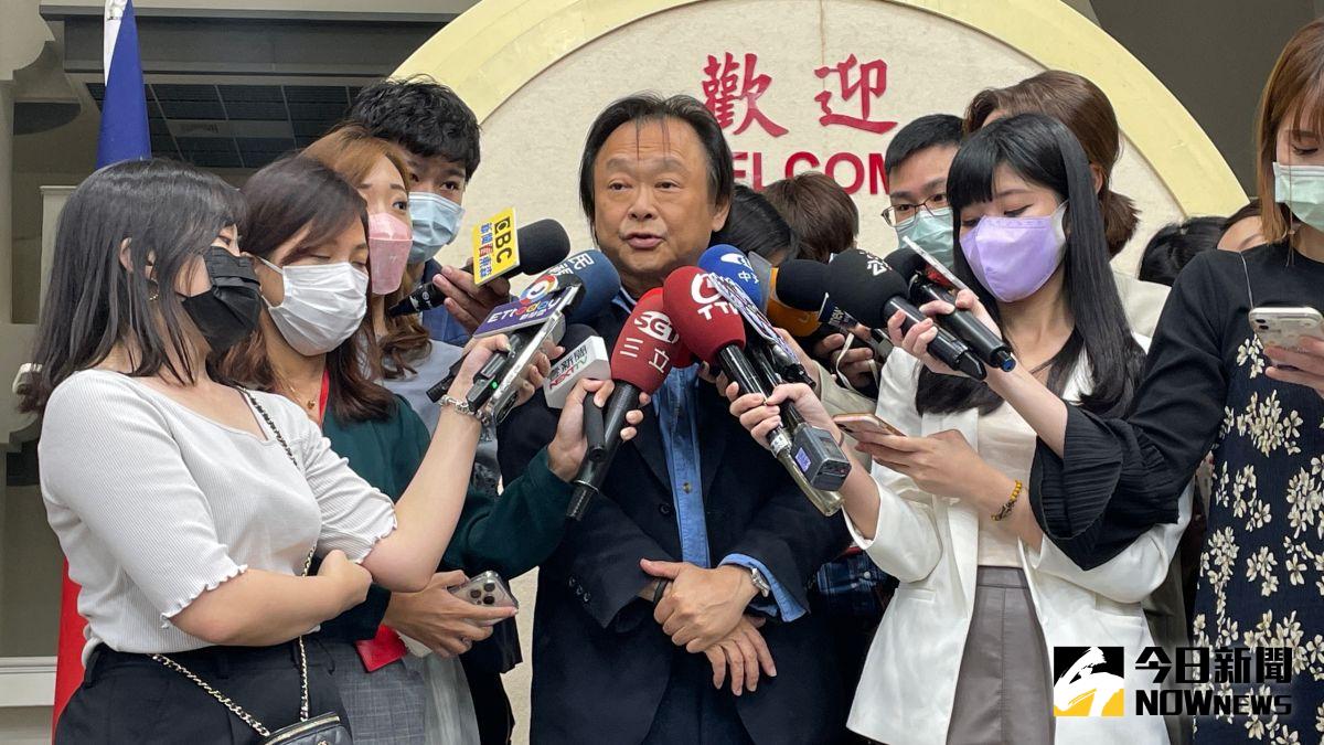 ▲民進黨台北市議員王世堅29日表示，行政院長蘇貞昌應該主動辭職，並點名副總統陳建仁是最適合的接任人選。（圖／記者丁上程攝，2022.11.29）