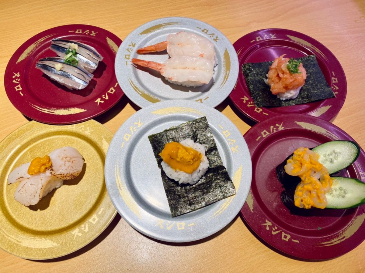 ▲鐵粉敲碗成功！壽司郎海膽好評延長再吃19天，11/30～12/18再度登場「贅沢海味」新菜，竟有4款智利海膽菜色；愛吃蝦的人記得大吃「赤蝦2貫60元」，還有麻辣款。（圖／記者蕭涵云）