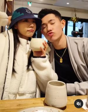 ▲大馬女神林明禎(左)和弟弟在日本逛街,一起品嘗美食,直呼超級幸福。(圖/翻攝自林明禎IG) ▲大馬女神林明禎(左)和弟弟在日本逛街,一起品嘗美食,直呼超級幸福。(圖/翻攝自林明禎IG)