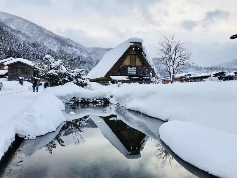 ▲走訪超人氣景點白川鄉合掌村，欣賞富有日本特色的傳統合掌造建築也深受台灣旅客喜愛。（圖／Klook提供）