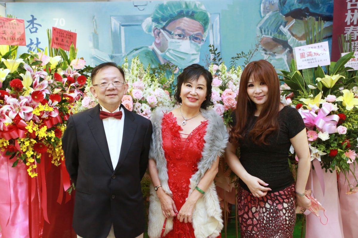 ▲杏林春暖，不孕症名醫張明揚辦公益畫展慶七十夀辰。（圖／林鳳提供）