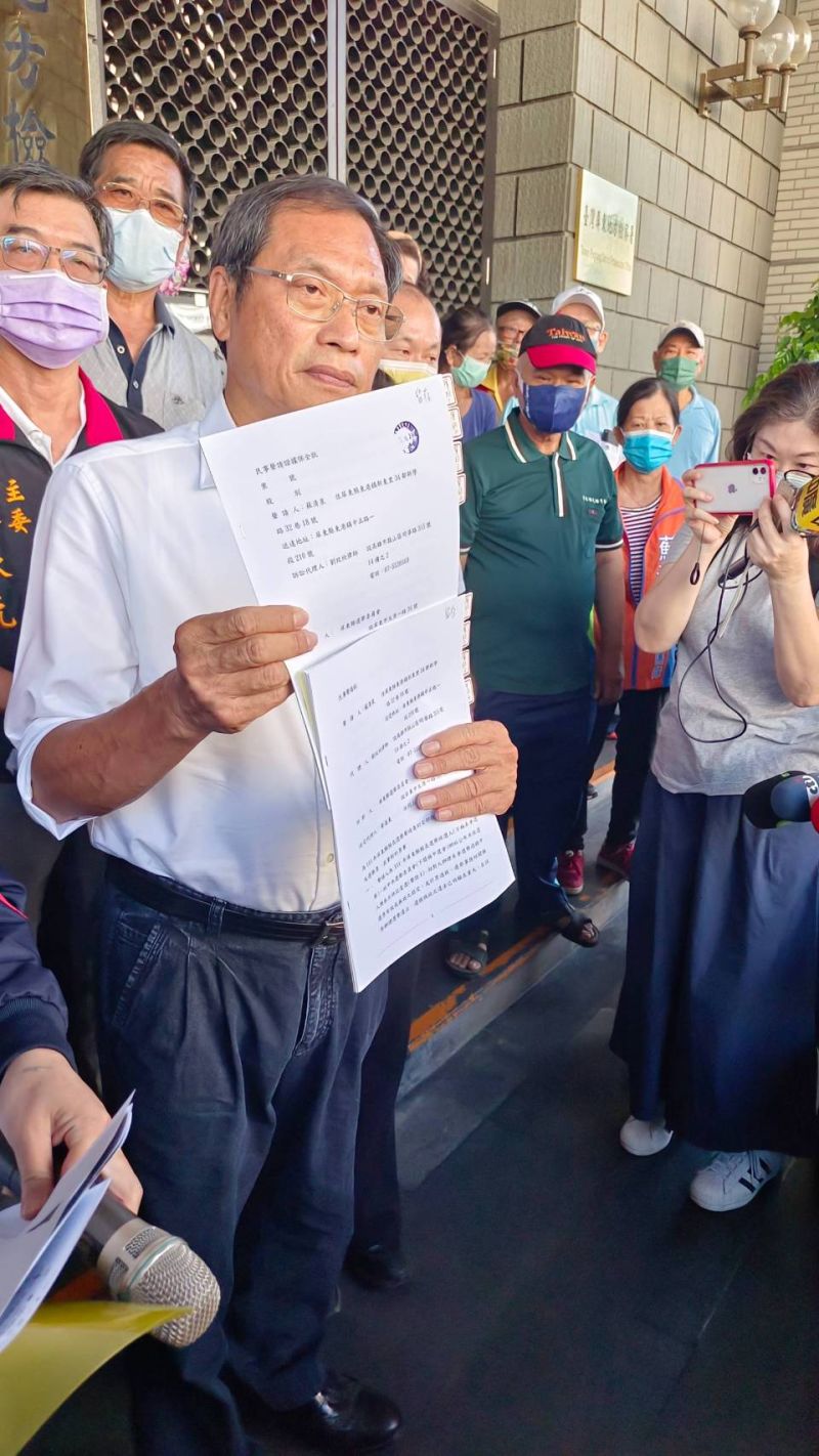 ▲蘇清泉質疑屏東縣長開票、計票有瑕疵,前往屏東法院提告。(圖/翻攝自蘇清泉臉書)