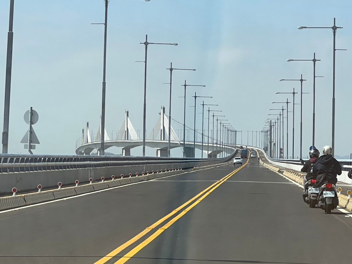 ▲浮載30年，金門大橋正式通車開啟金門交通新頁。（圖／資料照片）