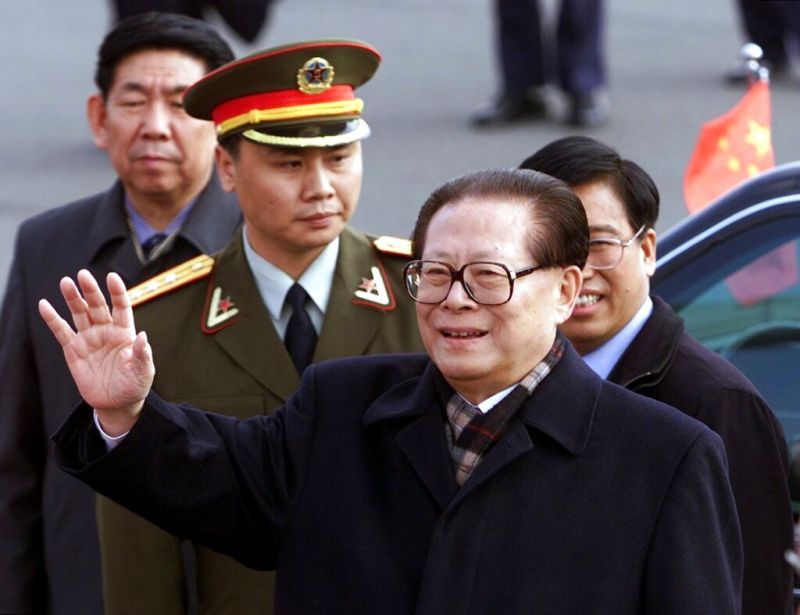 ▲前中國國家主席江澤民11月30日在上海逝世,享耆壽96歲。圖為江澤民與前美國總統柯林頓會晤照片。(圖/美聯社/達志影像)
