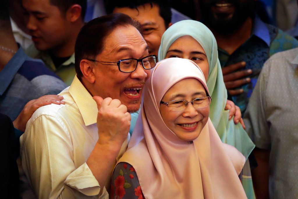 ▲旺阿茲莎是馬來西亞首相安華從政路上的重要支柱。（圖／美聯社／達志影像）