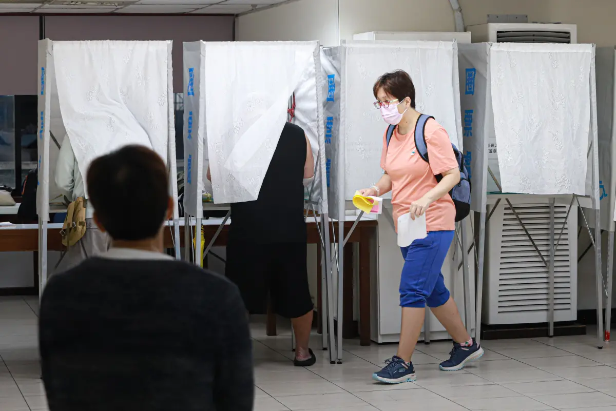 ▲2024總統立委選舉將登場，關於「投票時間、投票帶什麼、投票所查詢、選舉公報」一篇快速看懂。（圖／NOWnews攝影中心）