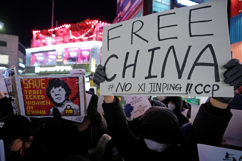 ▲疫情下的封控措施讓人看清共產黨真面目,也開始中國年輕世代反思過去被灌輸的價值觀。(圖/美聯社/達志影像)