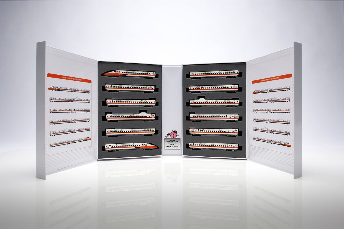 ▲PChome 24h購物線上獨家搶先販售「台灣高鐵x卡娜赫拉的小動物 彩繪列車模型（12輛組）」，限量180組，今(1)日下午2點準時開搶。(圖／官方提供)