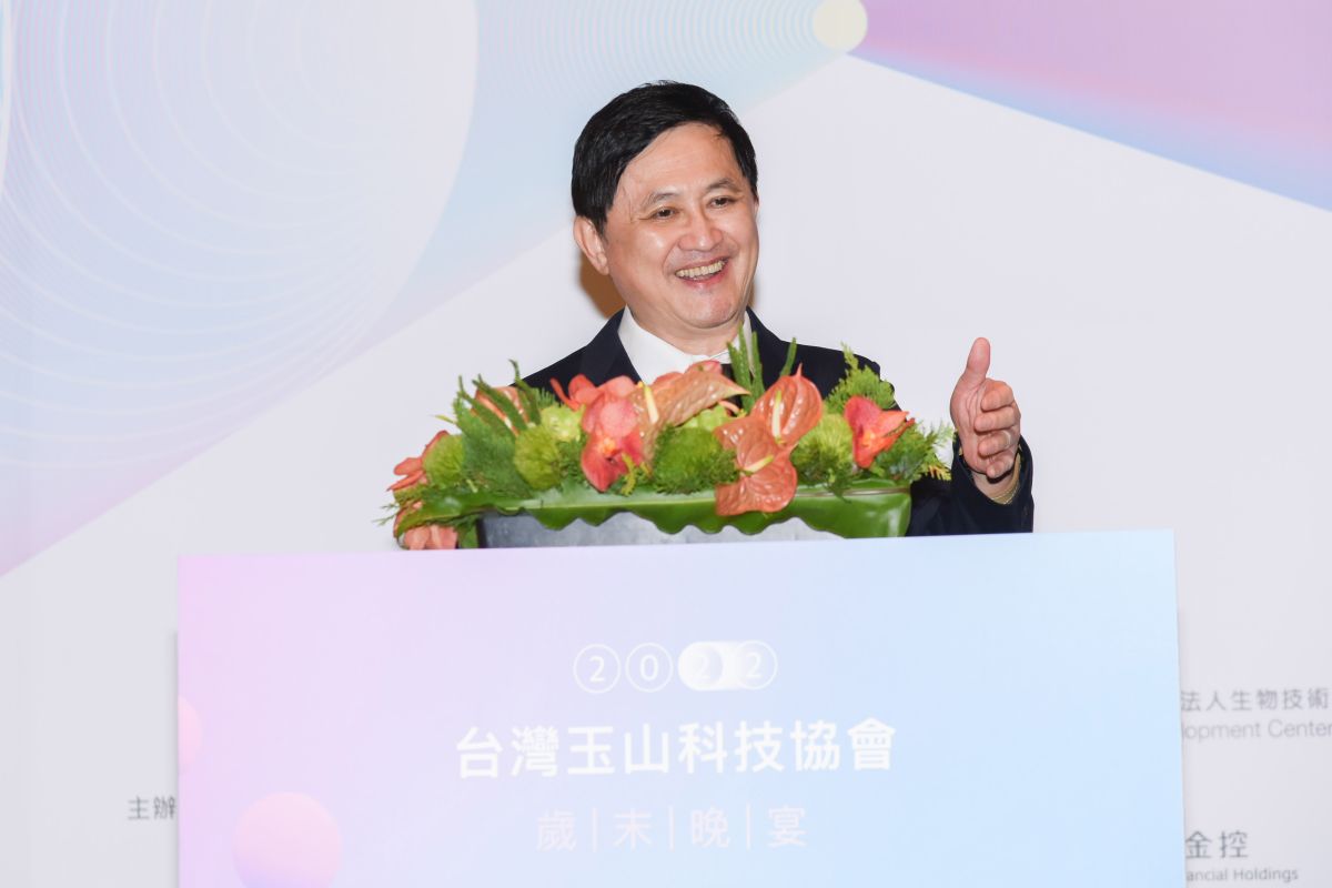 ▲台灣玉山科技協會新任理事長童子賢邀請半導體界、藝文界大咖演講，但針對市場傳聞蘋果把高階機種訂單轉至和碩，他僅簡短回應。（圖／玉山科技協會提供）