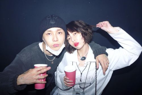 ▲泫雅(右)、DAWN 7年情斷。(圖/翻攝自DAWN IG) ▲泫雅(右)、DAWN 7年情斷。(圖/翻攝自DAWN IG)