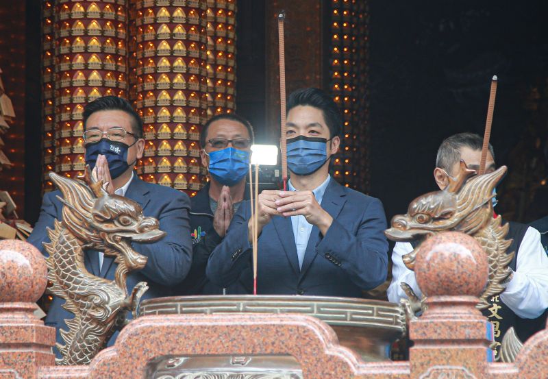 ▲台北市長當選人蔣萬安今日參拜文昌宮。（圖／記者葉政勳攝，2022.12.1）