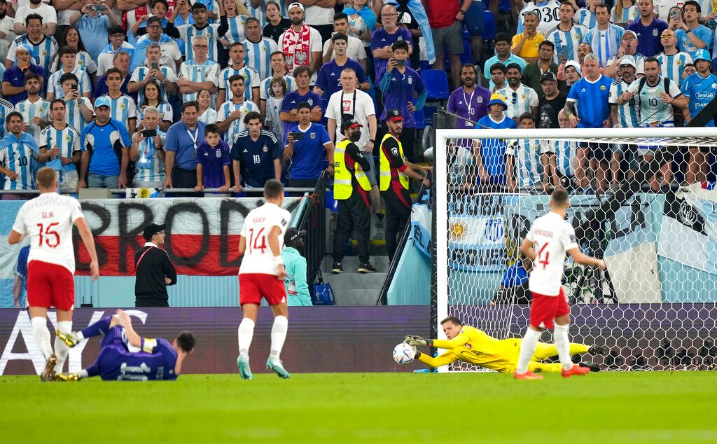 ▲波蘭門將Wojciech Szczesny撲出梅西的射門。（圖／美聯社／達志影像）