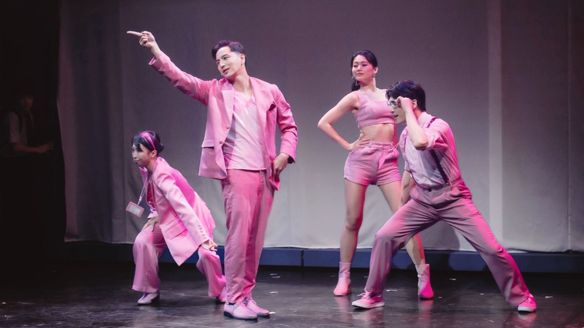 ▲《我在詐騙公司上班》以獨特幽默諷刺社會詐騙現象與探討人性。（圖／果陀劇場提供）