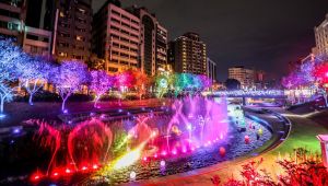 台中耶誕水舞燈光秀「愛如潮水」  16日柳川河畔心動相見
