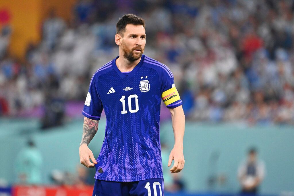 ▲足壇超級球星超梅西（Lionel Messi）今（8）日確認自己將加盟MLS邁阿密國際隊，他也召開記者會說明原因，他表示自己很希望加盟老東家巴塞隆納，但事與願違。（圖／美聯社／達志影像）