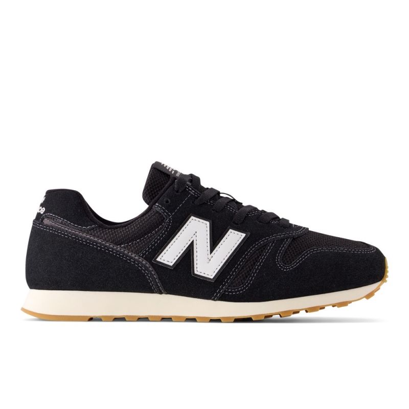 ▲蝦皮購物「12.12狂歡生日慶」New Balance 復古鞋 (蝦皮獨家款),優惠價1,212元。(圖/品牌提供)