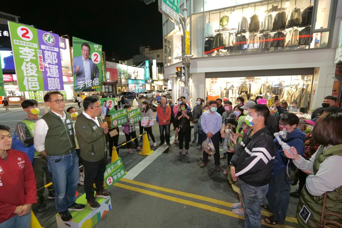▲鄭運鵬赴嘉義站台，盼市民力挺李俊俋改變城市。（圖／李俊俋辦公室提供）