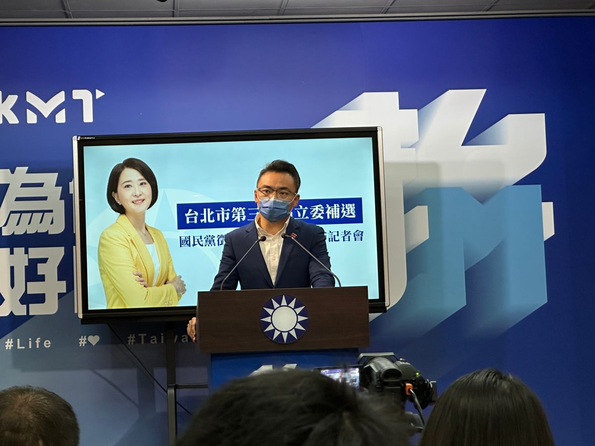 ▲國民黨文傳會主委洪孟楷宣布徵召王鴻薇投入立委補選。（圖／記者余祥攝，2022.12.2）