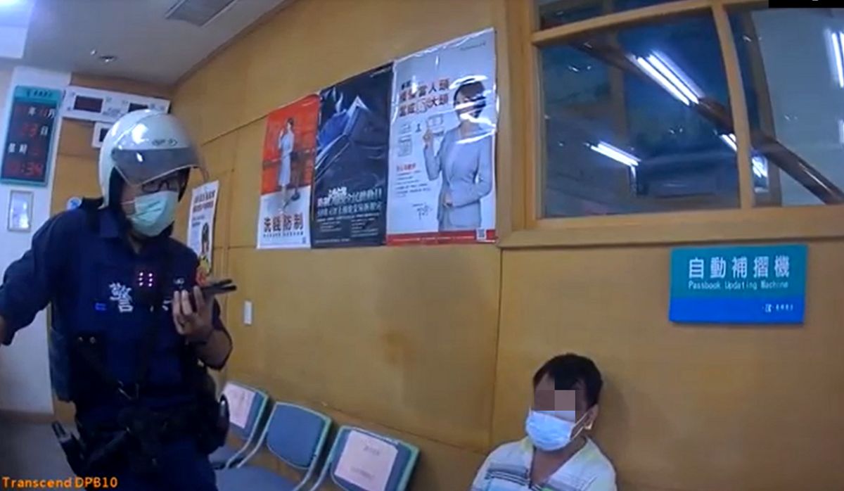 ▲高雄一名呂姓男子在女網友柔情攻勢及高報酬的誘惑下，女網友要求需匯款30萬元才能順利投資。所幸行員機警察覺，並通報警方成功阻詐。（圖／記者郭凱杰翻攝）