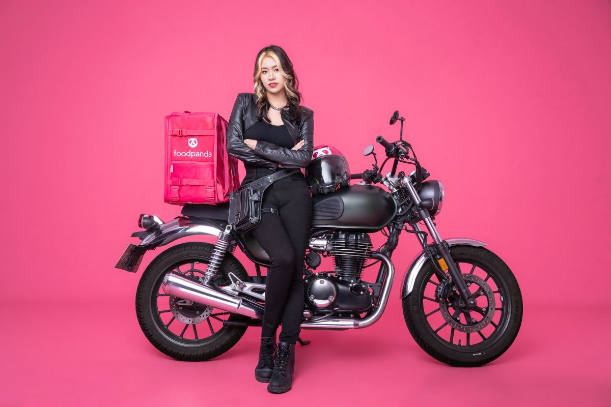▲foodpanda推出2023外送天菜年曆，目前女性外送夥伴比例達3成，今年外送天菜特地選出6男6女。(圖／foodpanda提供)