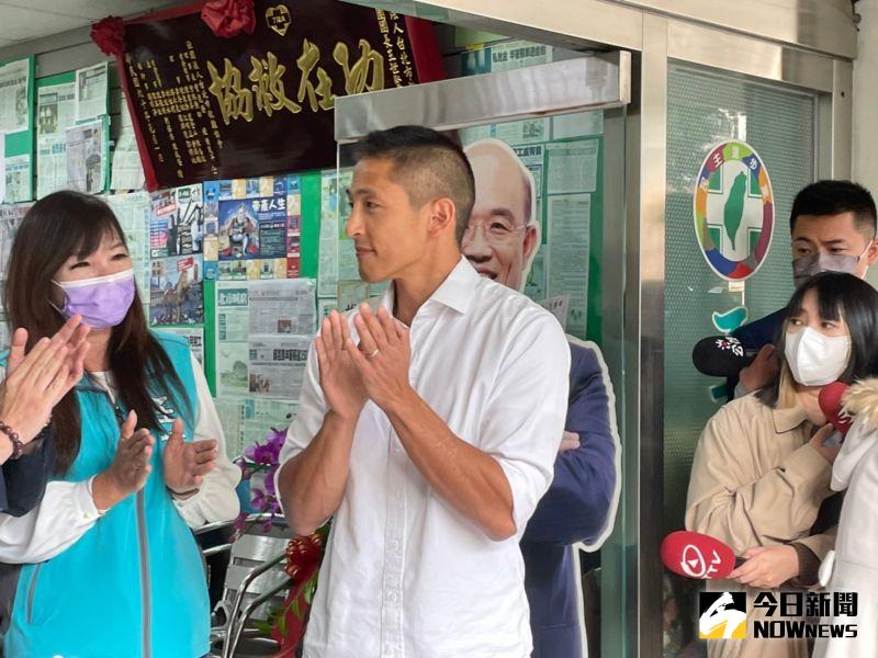 ▲吳怡農投入台北市立委補選，競選總部將設在王世堅服務處，其今日前往拜會。（圖／記者黃宣尹攝，2022.12.02）